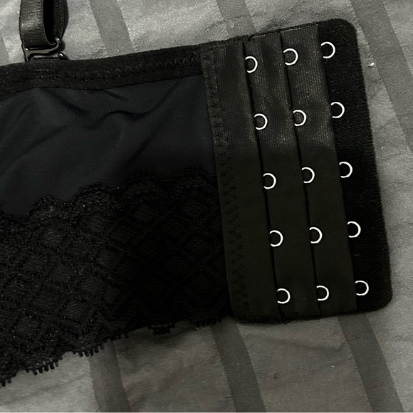 Amazon Non-Slip Strapless Bra - Picture 3 of 6